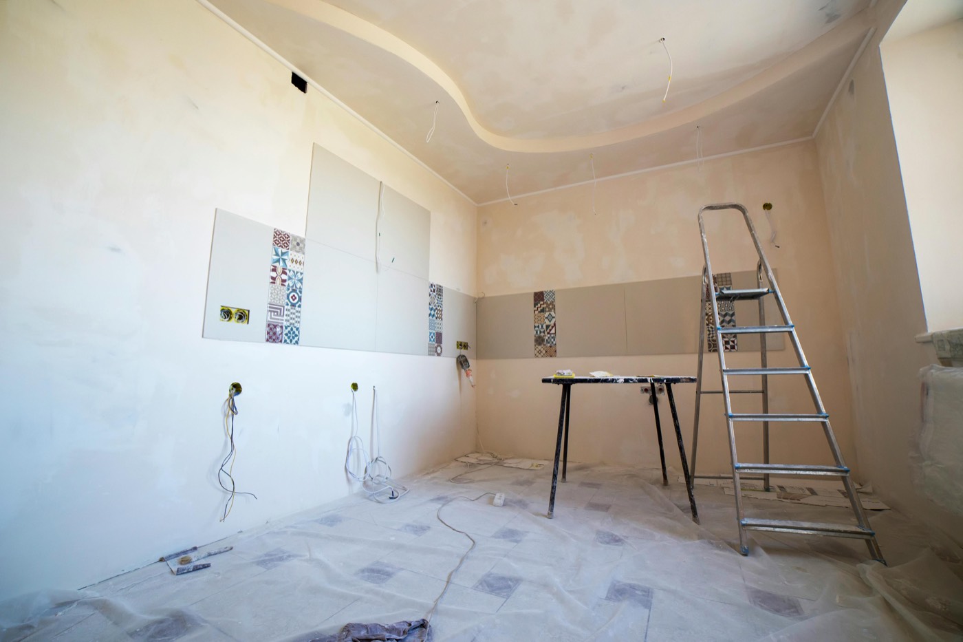 Innenausbau – Rohbau eines Wohnraums, vorbereitet für den weiteren Ausbau