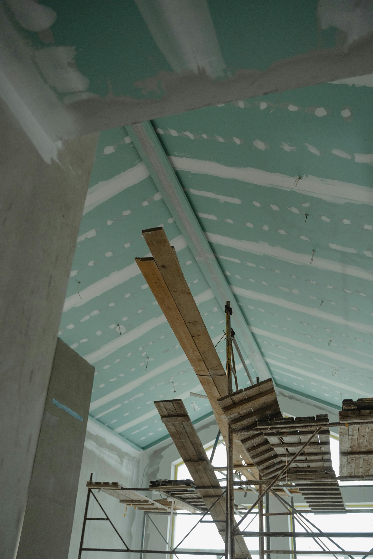 Trockenbau und Innenausbau im Dachgeschoss – präzise gefertigte Wand- und Deckenkonstruktion